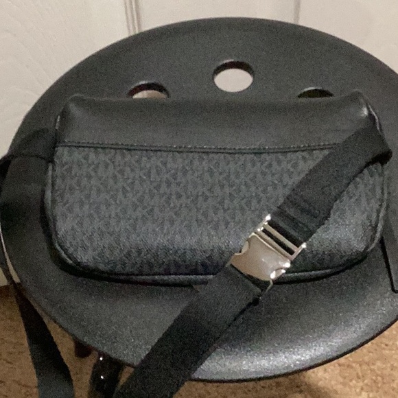 Michael Kors NWOT Logo Monogram Belt Bag - see description - Picture 3 of 11